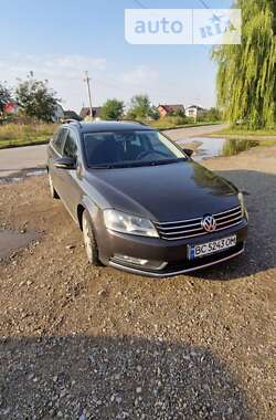 Універсал Volkswagen Passat 2011 в Дрогобичі