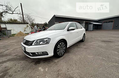 Седан Volkswagen Passat 2014 в Житомире