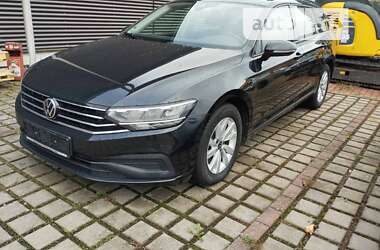 Универсал Volkswagen Passat 2021 в Киеве