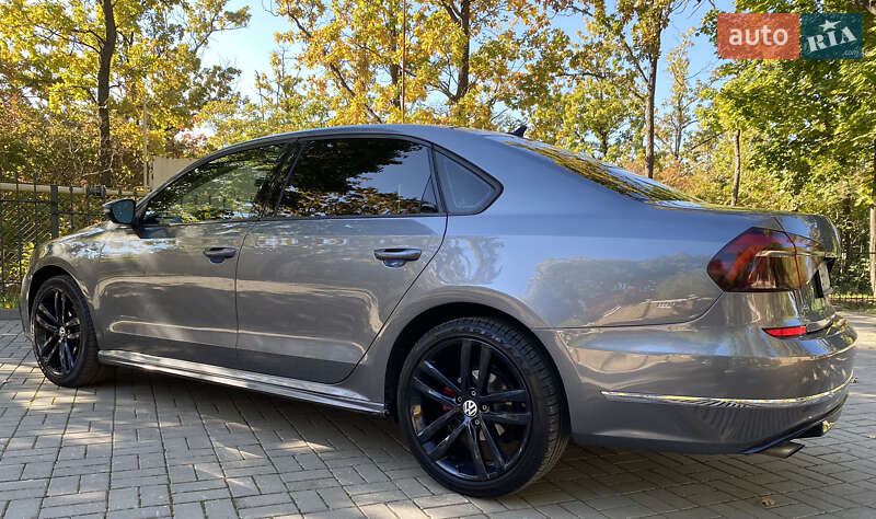 Седан Volkswagen Passat 2018 в Одессе