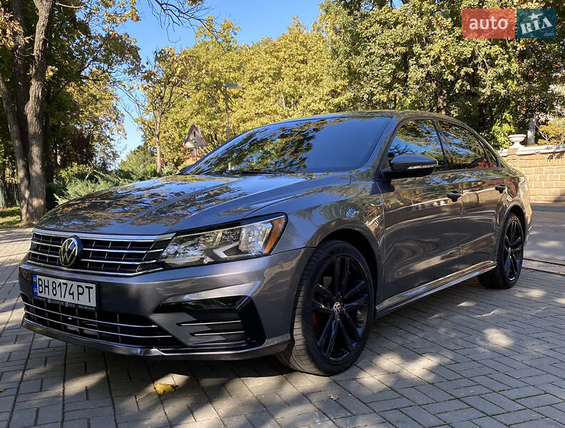 Седан Volkswagen Passat 2018 в Одессе