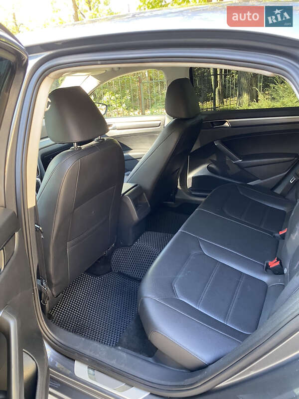 Седан Volkswagen Passat 2018 в Одессе