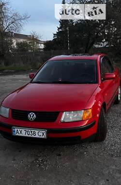 Седан Volkswagen Passat 1997 в Золочеве