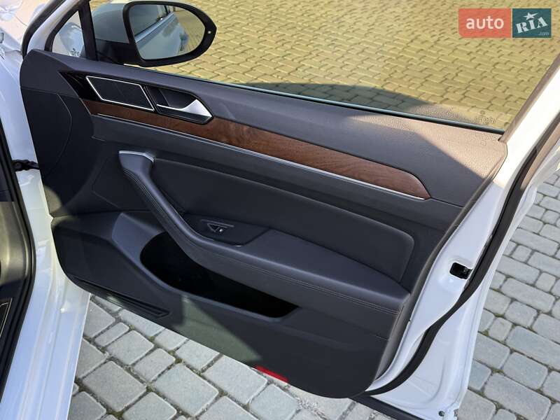 Седан Volkswagen Passat 2016 в Одессе