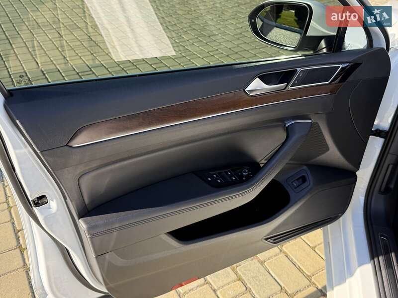 Седан Volkswagen Passat 2016 в Одессе