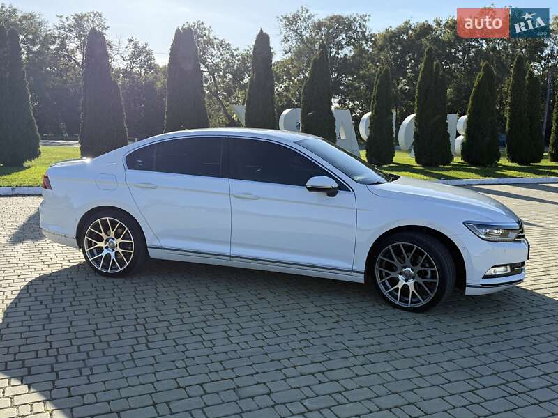 Седан Volkswagen Passat 2016 в Одессе