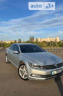 Седан Volkswagen Passat 2015 в Кривом Роге