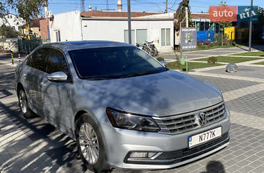 Седан Volkswagen Passat 2015 в Львове