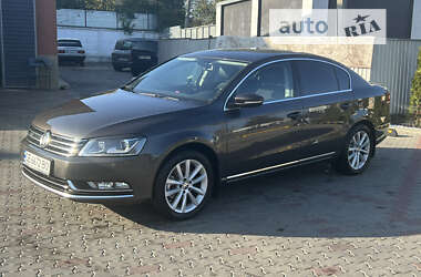 Седан Volkswagen Passat 2013 в Черновцах