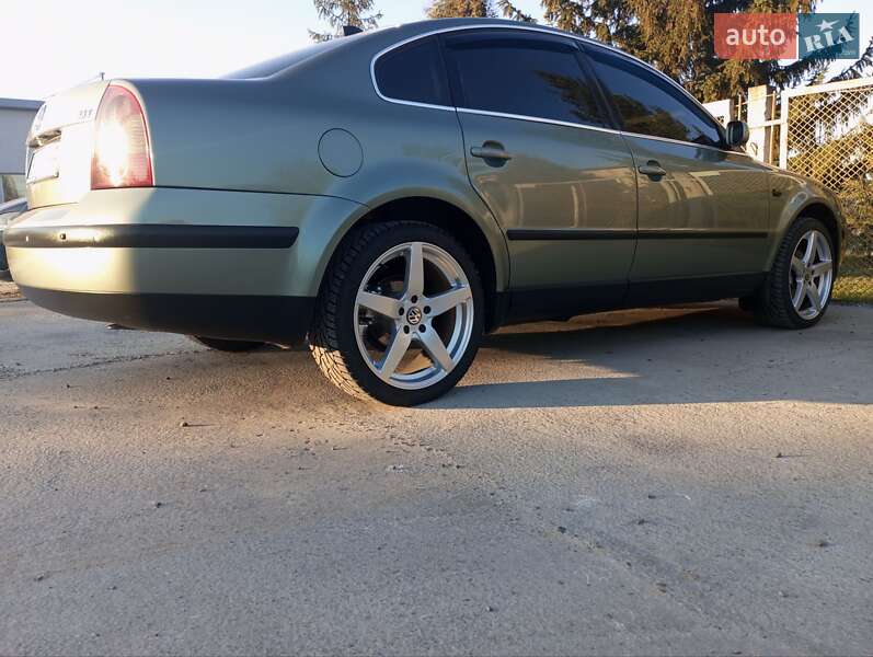 Седан Volkswagen Passat 2001 в Львове