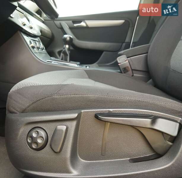 Универсал Volkswagen Passat 2012 в Звягеле