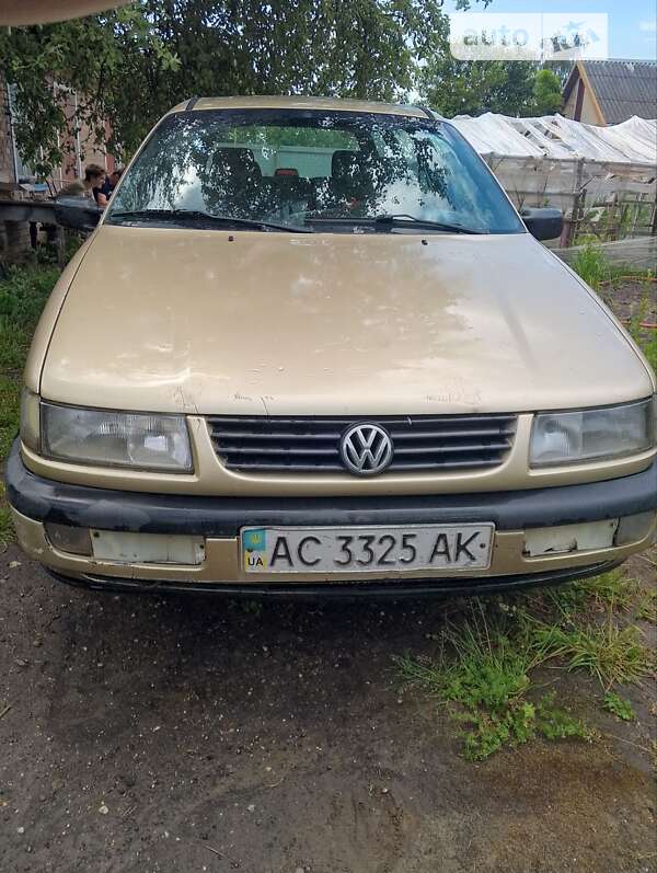 Універсал Volkswagen Passat 1996 в Нововолинську