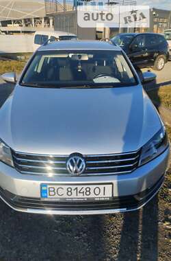 Универсал Volkswagen Passat 2012 в Львове