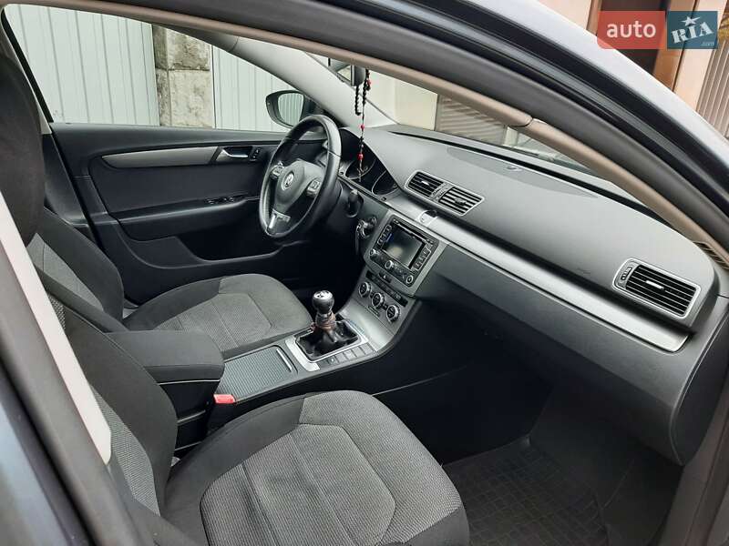 Универсал Volkswagen Passat 2012 в Ивано-Франковске