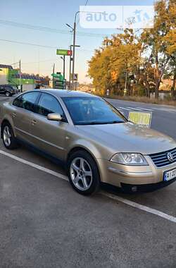 Седан Volkswagen Passat 2002 в Києві