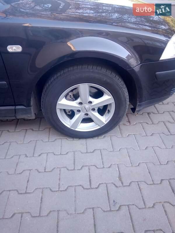 Універсал Volkswagen Passat 2003 в Звягелі
