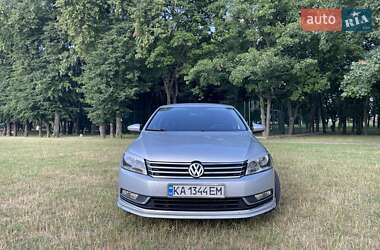 Седан Volkswagen Passat 2012 в Киеве