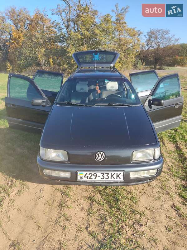Універсал Volkswagen Passat 1991 в 