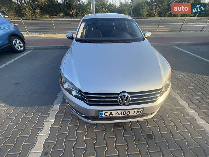 Седан Volkswagen Passat 2014 в Киеве