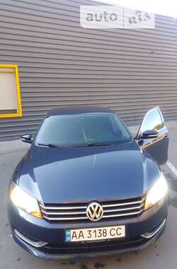 Седан Volkswagen Passat 2012 в Киеве