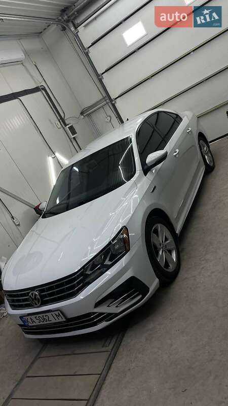 Седан Volkswagen Passat 2016 в Києві