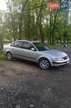 Седан Volkswagen Passat 1999 в Чернівцях