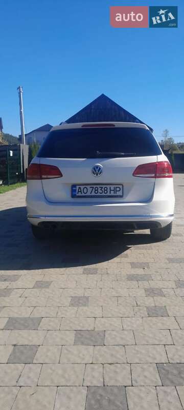 Універсал Volkswagen Passat 2012 в Воловцю