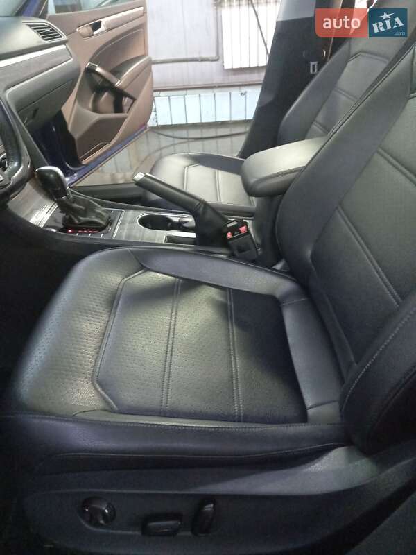 Седан Volkswagen Passat 2017 в Киеве