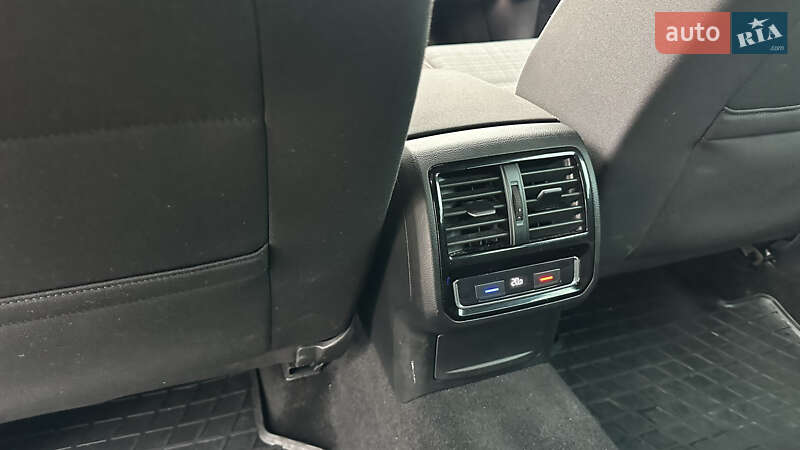 Седан Volkswagen Passat 2019 в Киеве