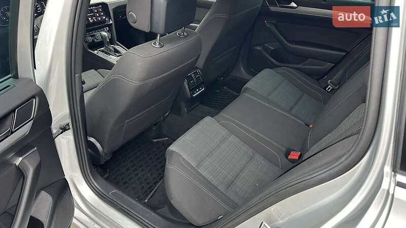 Седан Volkswagen Passat 2019 в Киеве