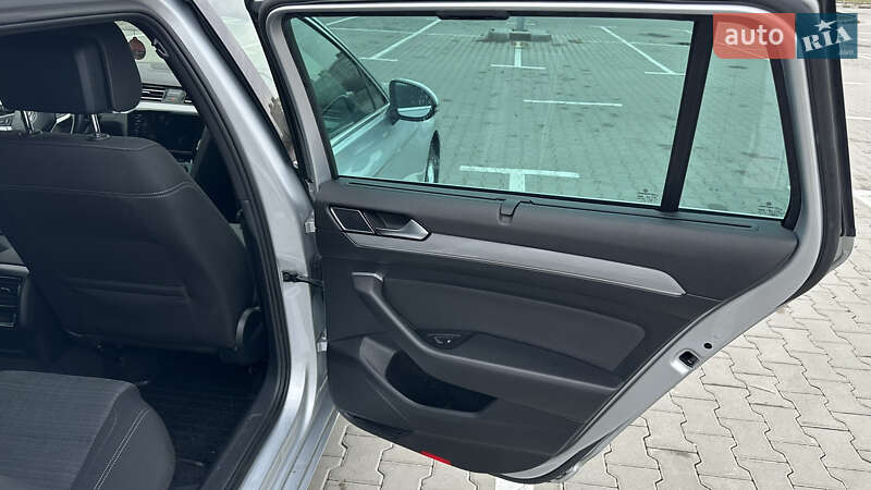 Седан Volkswagen Passat 2019 в Киеве