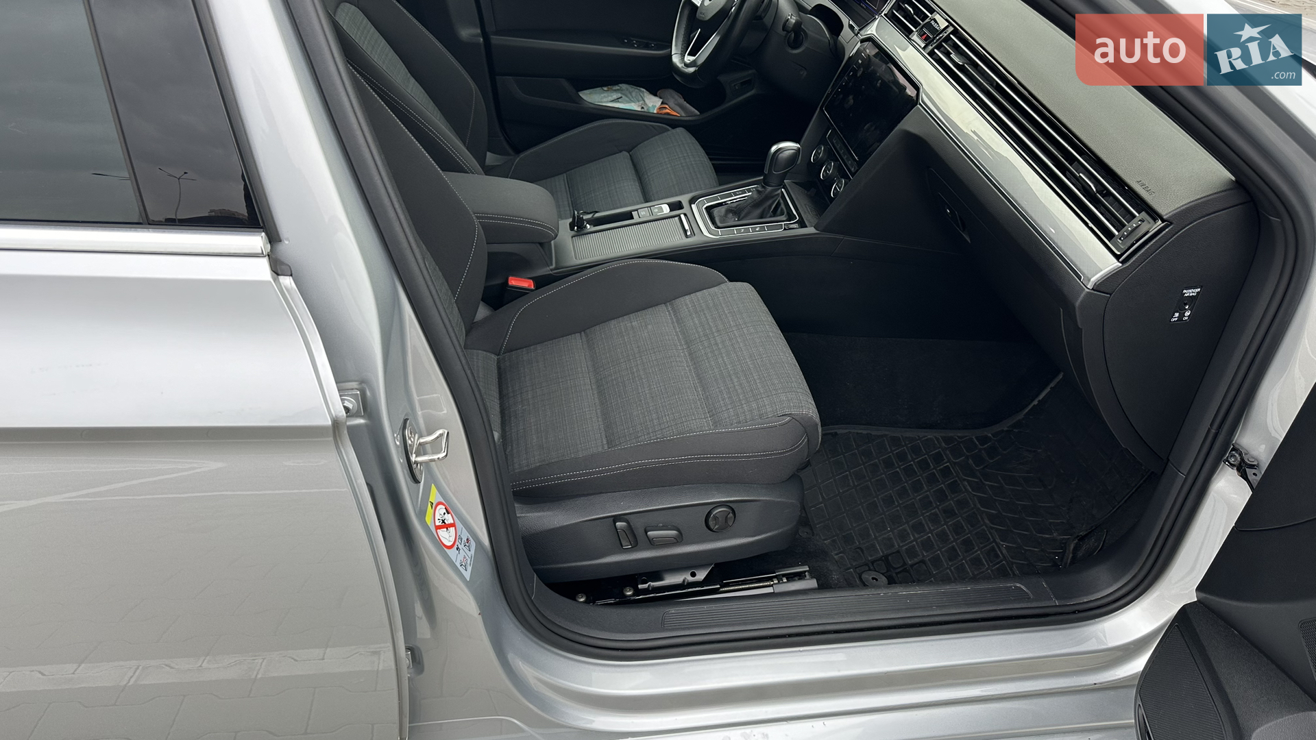 2019 Volkswagen Passat - мініатюра 21