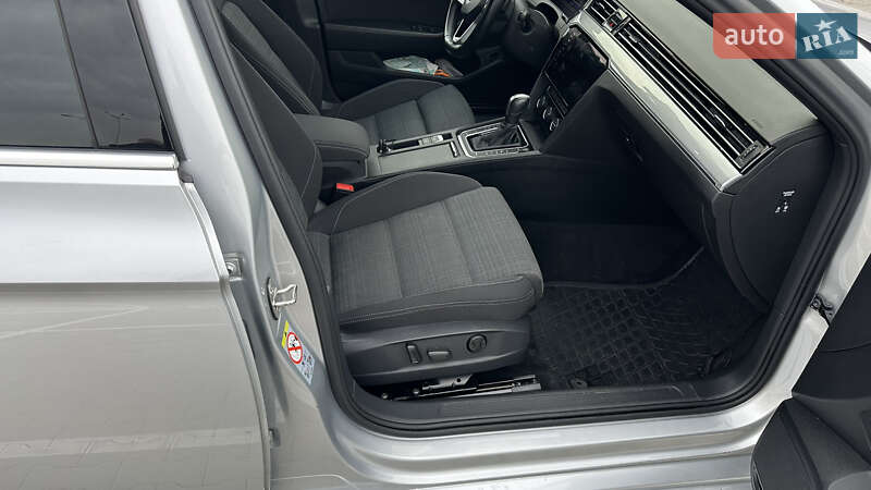 Седан Volkswagen Passat 2019 в Киеве
