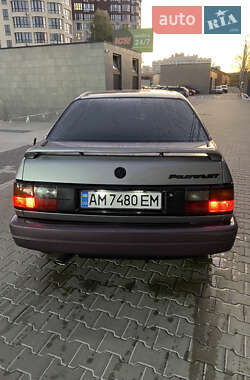 Седан Volkswagen Passat 1992 в Киеве