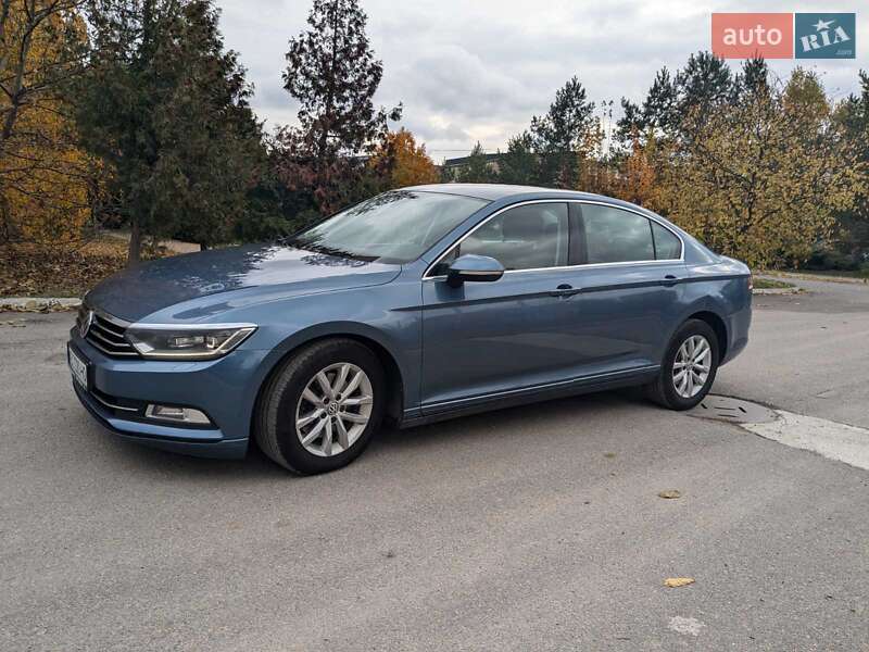 Седан Volkswagen Passat 2015 в Вінниці