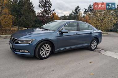 Седан Volkswagen Passat 2015 в 
