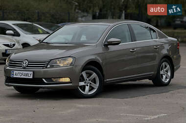 Седан Volkswagen Passat 2011 в Києві