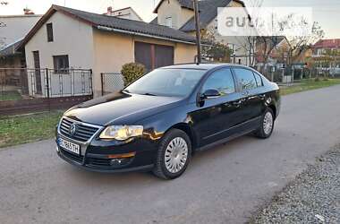 Седан Volkswagen Passat 2005 в Самборі