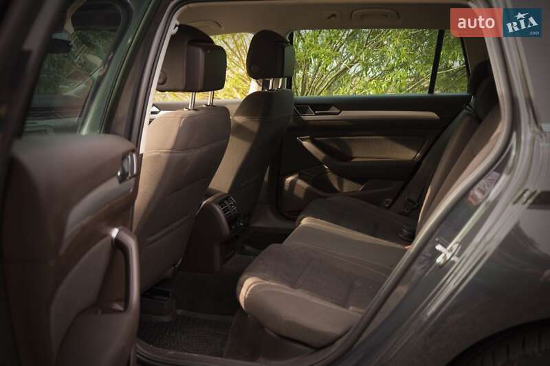 Универсал Volkswagen Passat 2015 в Львове