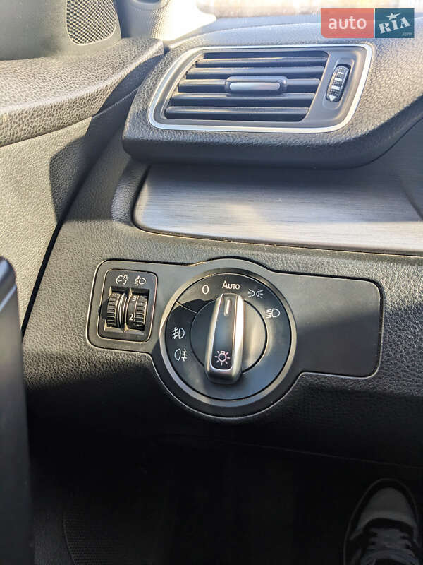 Универсал Volkswagen Passat 2011 в Тернополе