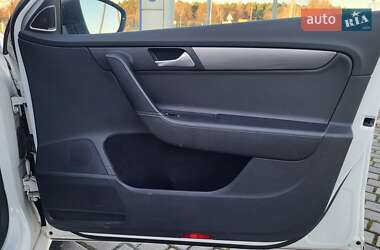Універсал Volkswagen Passat 2012 в 