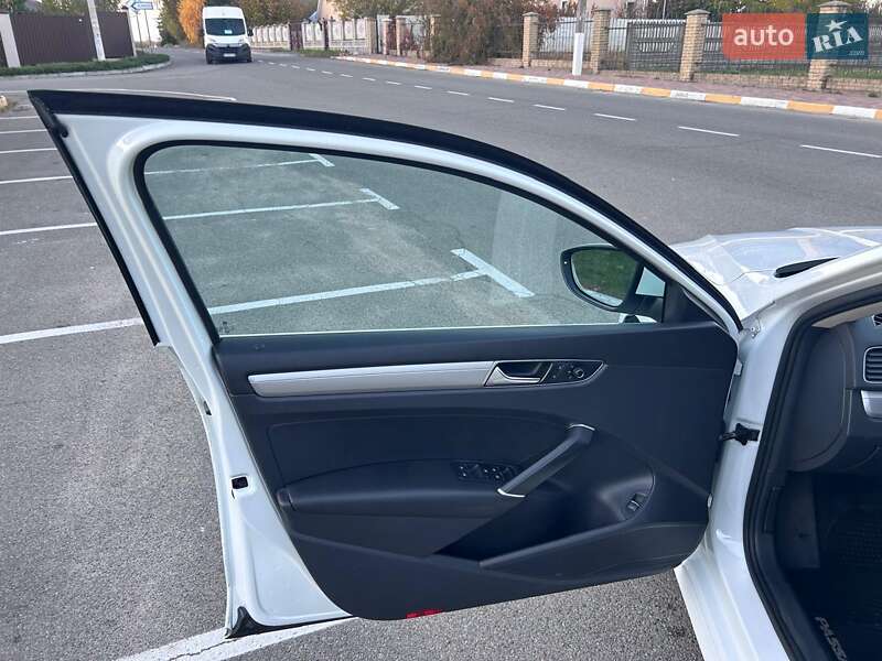 Седан Volkswagen Passat 2016 в Києві