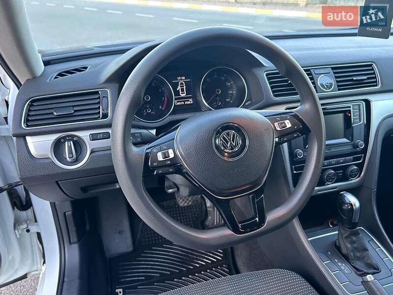 Седан Volkswagen Passat 2016 в Києві