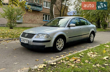 Седан Volkswagen Passat 2001 в Києві