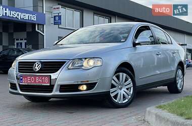 Седан Volkswagen Passat 2006 в Сарнах