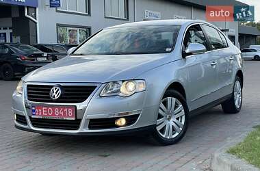 Седан Volkswagen Passat 2006 в Сарнах