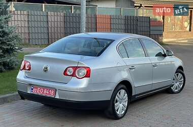 Седан Volkswagen Passat 2006 в Сарнах