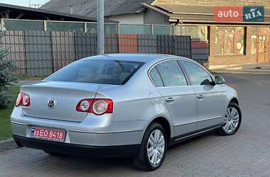 Седан Volkswagen Passat 2006 в Сарнах