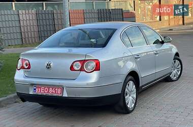 Седан Volkswagen Passat 2006 в Сарнах