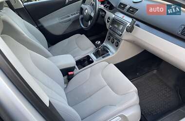 Седан Volkswagen Passat 2006 в Сарнах